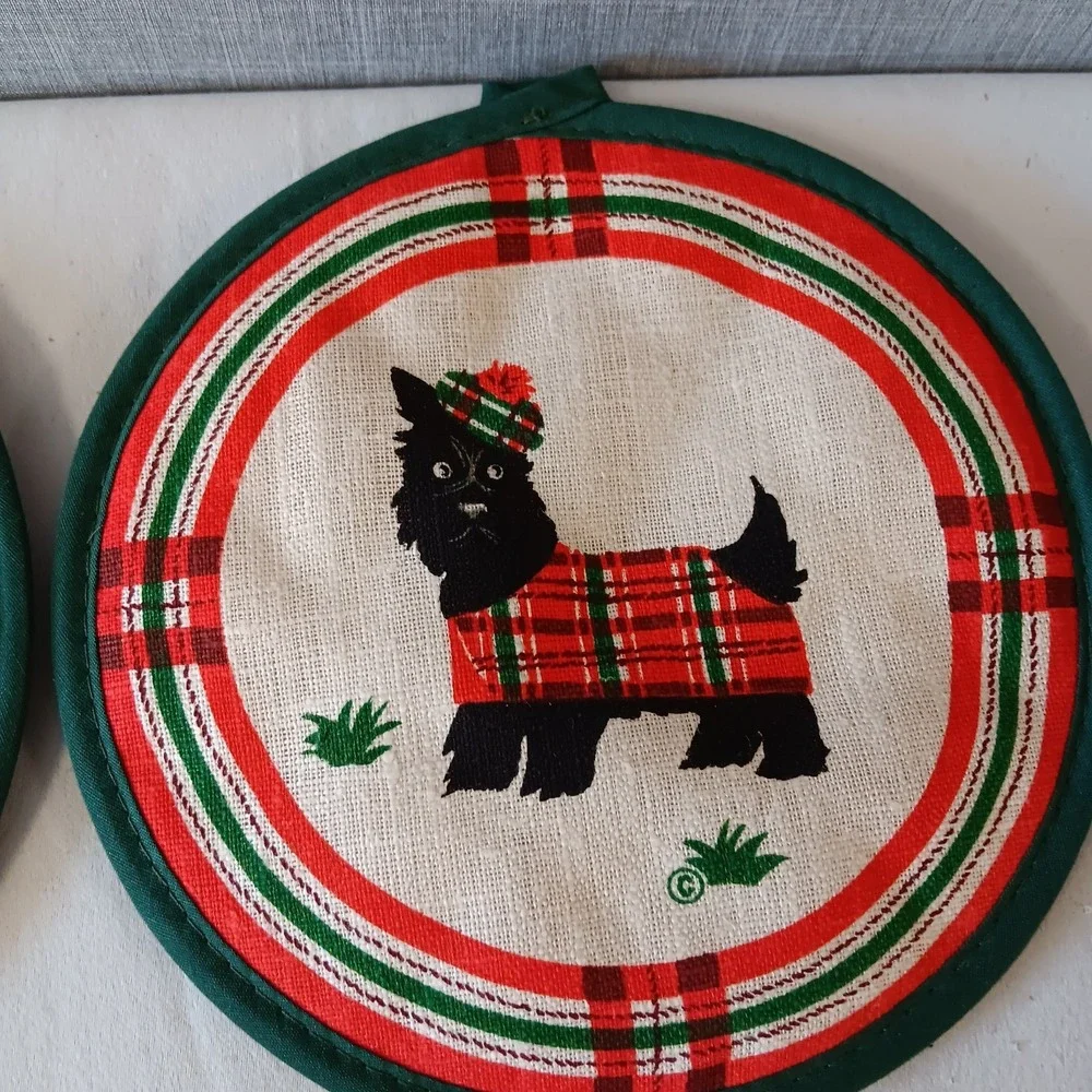 VTG Scottie Dog Potholders Set of 2 Scottish Terrier‎ Plaid 8 Inch Round Retro